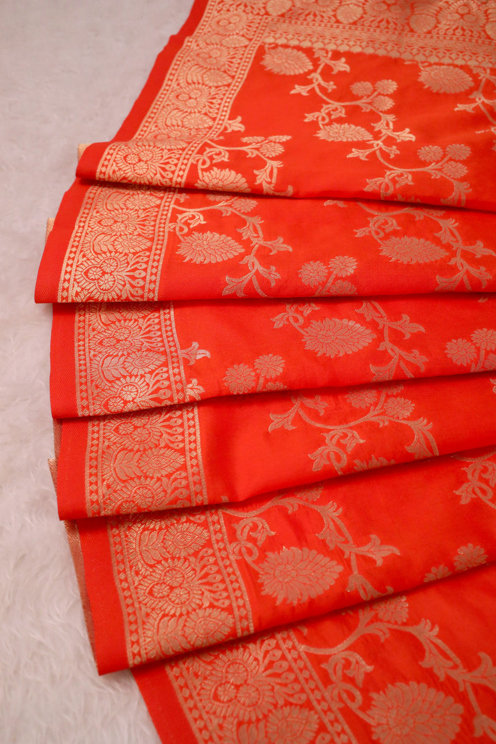 DEVANGI Fashion Women's Floral Silk Blend Patola Woven Dupatta