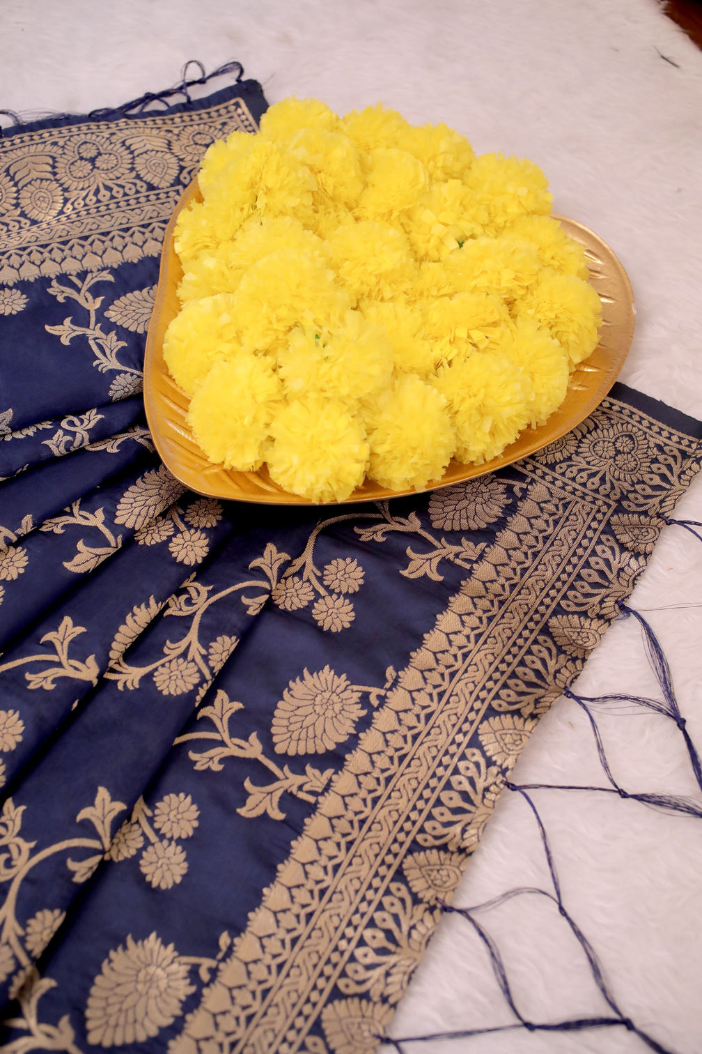 DEVANGI Fashion Women's Floral Silk Blend Patola Woven Dupatta