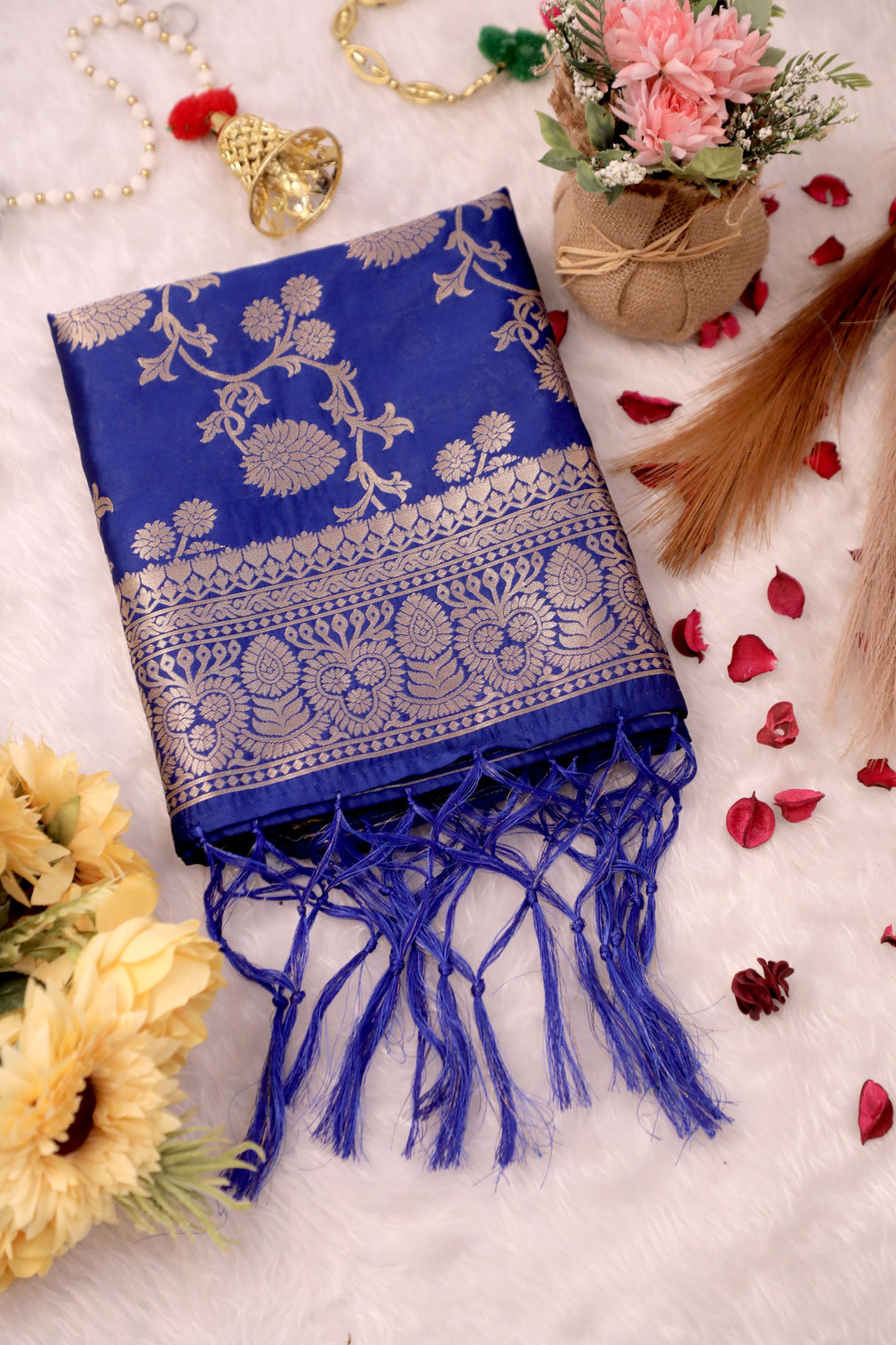 DEVANGI Fashion Women's Floral Silk Blend Patola Woven Dupatta