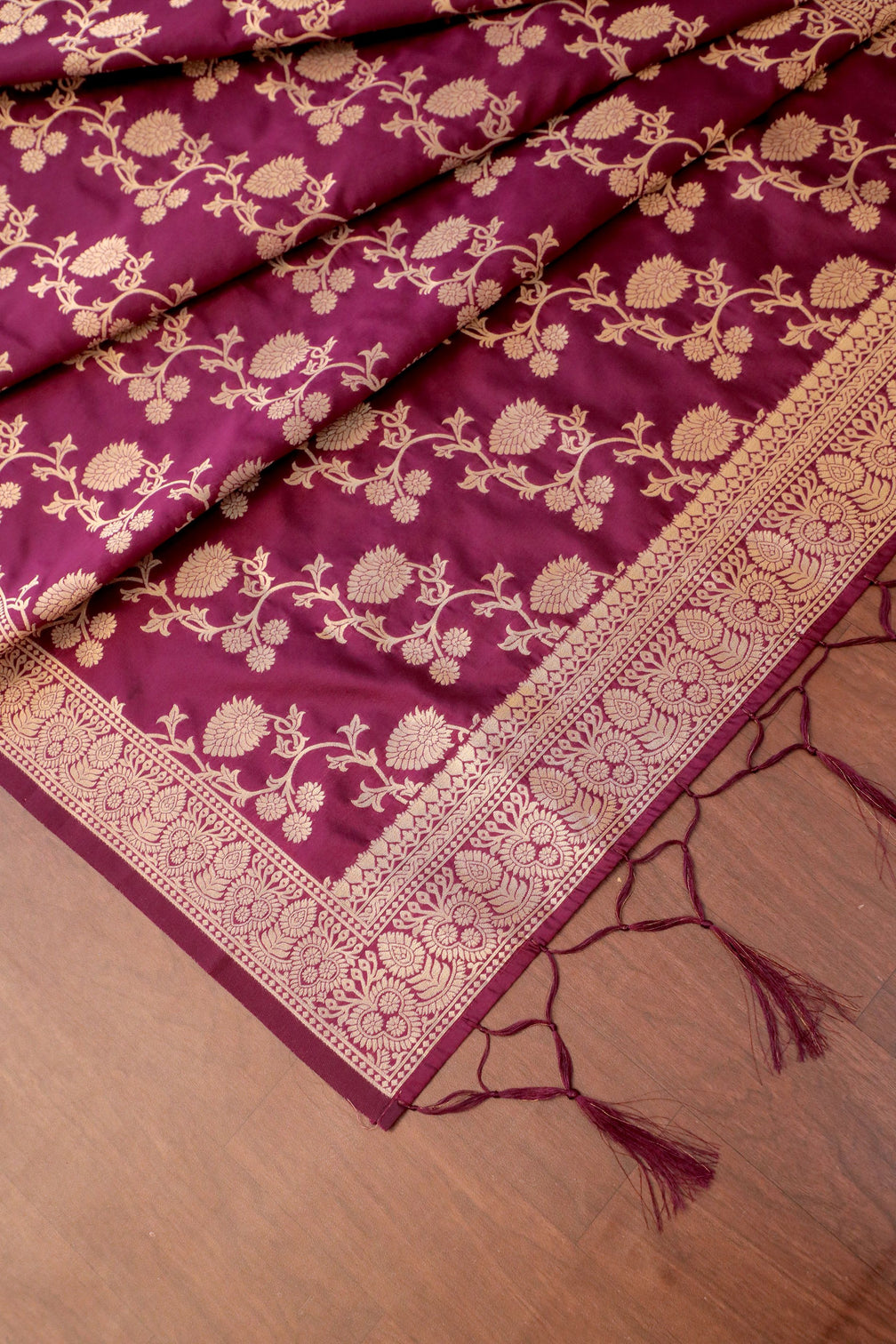 DEVANGI Fashion Women's Floral Silk Blend Patola Woven Dupatta