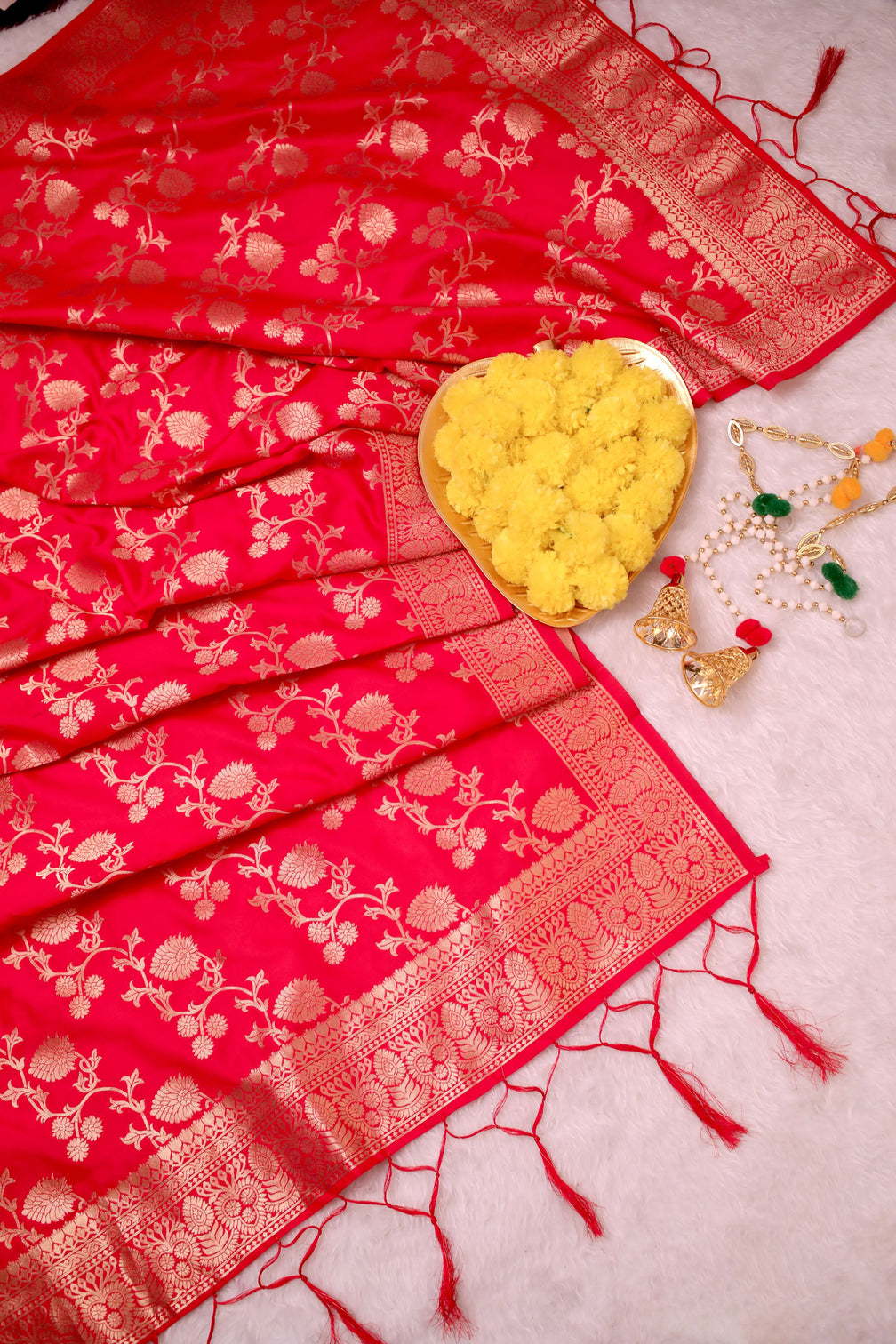 DEVANGI Fashion Women's Floral Silk Blend Patola Woven Dupatta