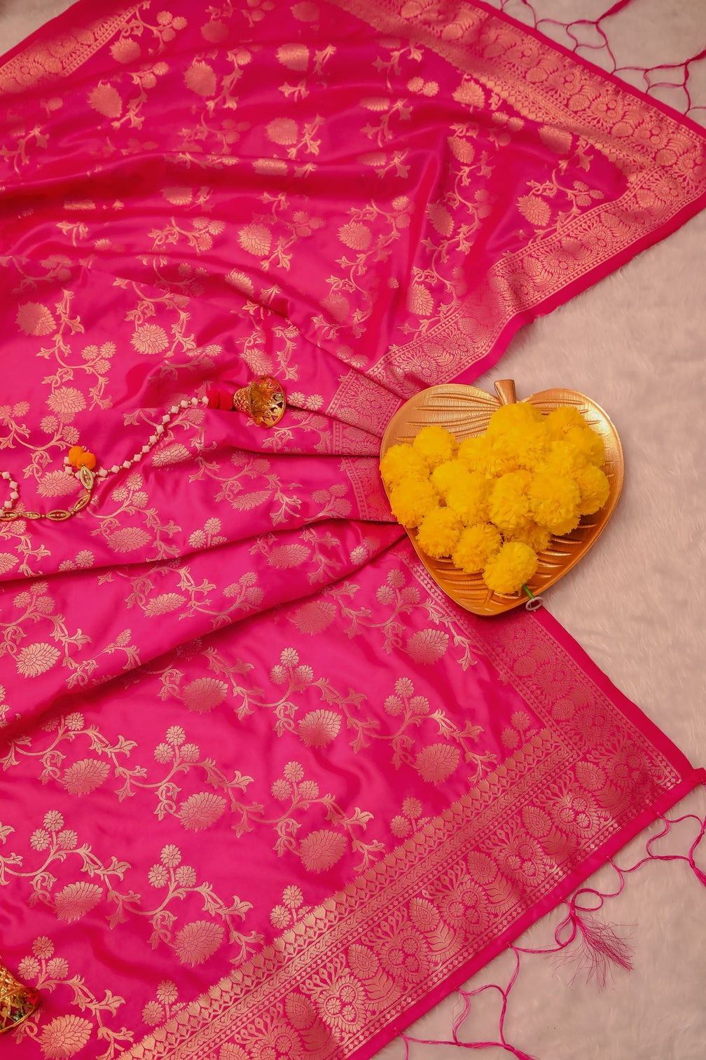 DEVANGI Fashion Women's Floral Silk Blend Patola Woven Dupatta
