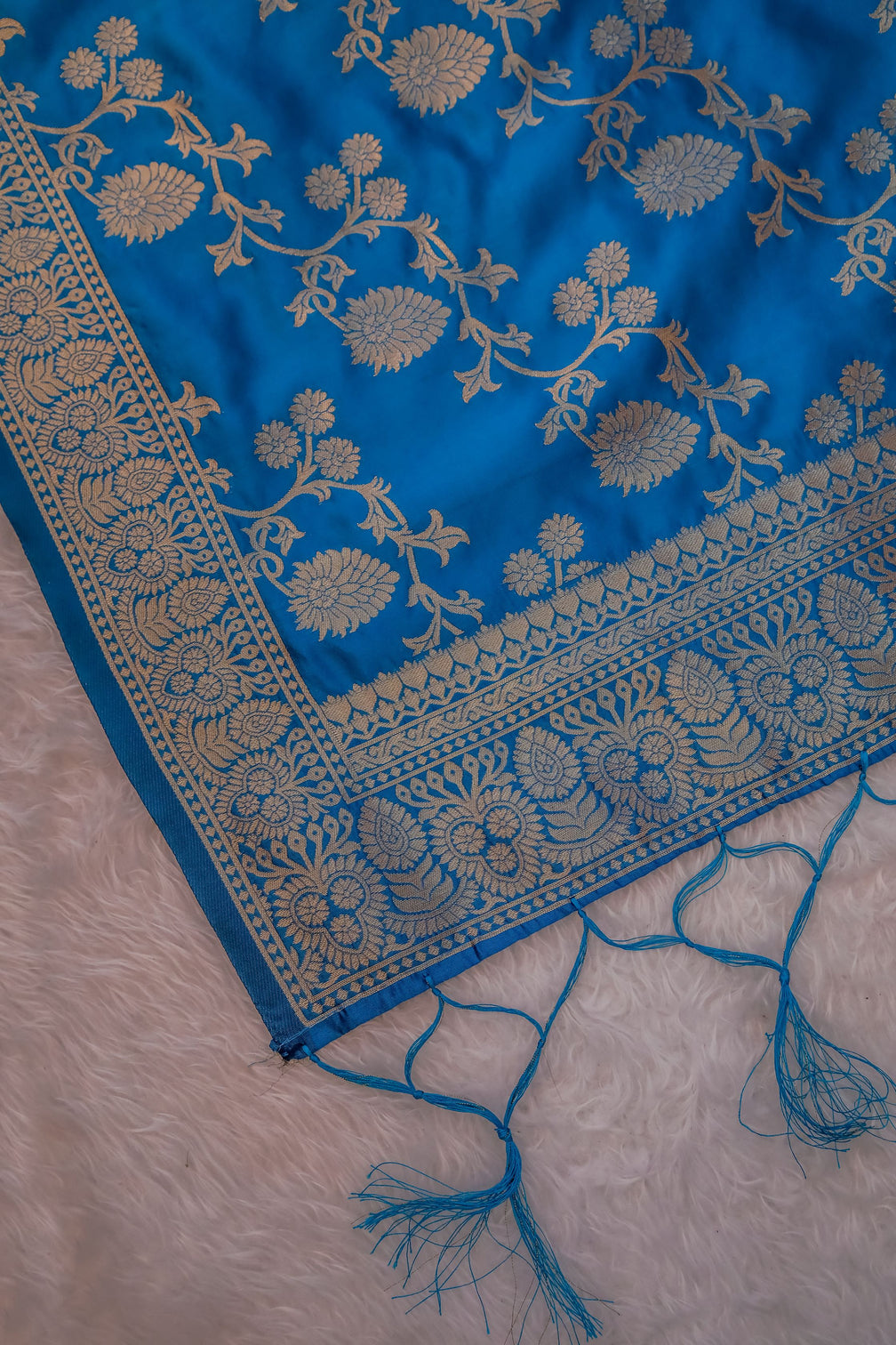 DEVANGI Fashion Women's Floral Silk Blend Patola Woven Dupatta