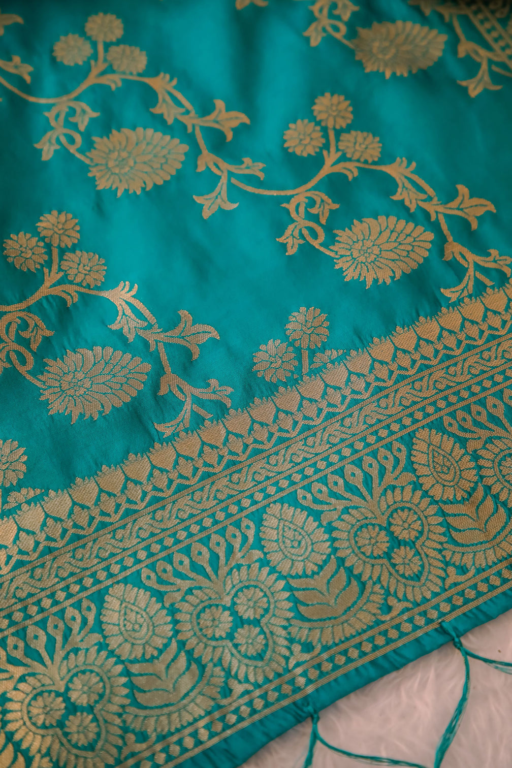 DEVANGI Fashion Women's Floral Silk Blend Patola Woven Dupatta