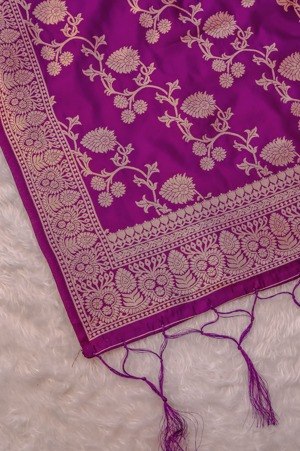 DEVANGI Fashion Women's Floral Silk Blend Patola Woven Dupatta