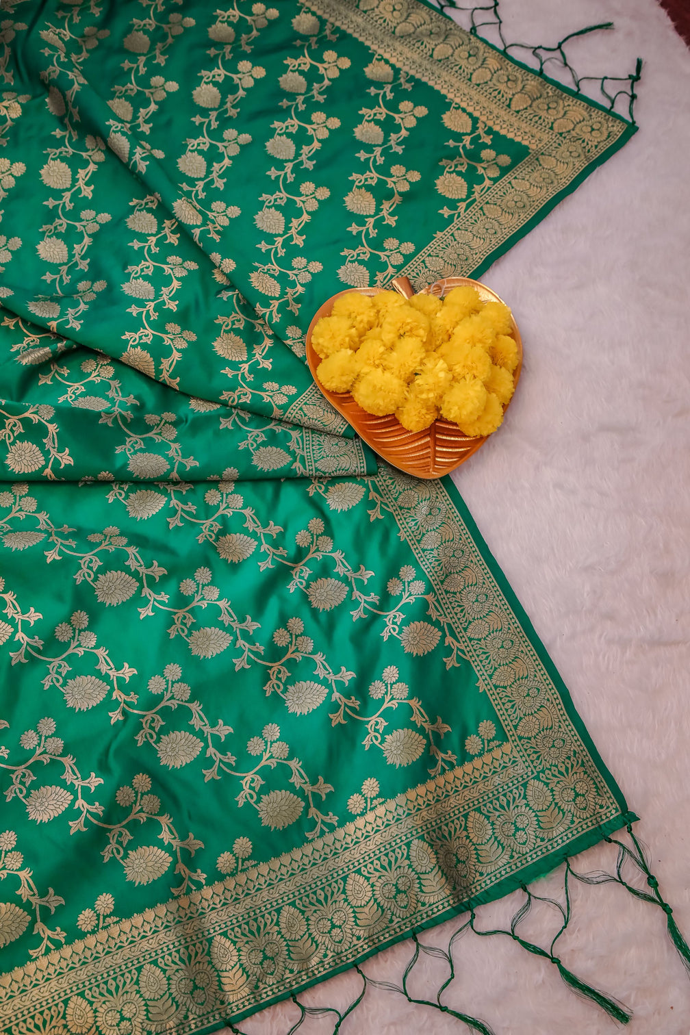 DEVANGI Fashion Women's Floral Silk Blend Patola Woven Dupatta