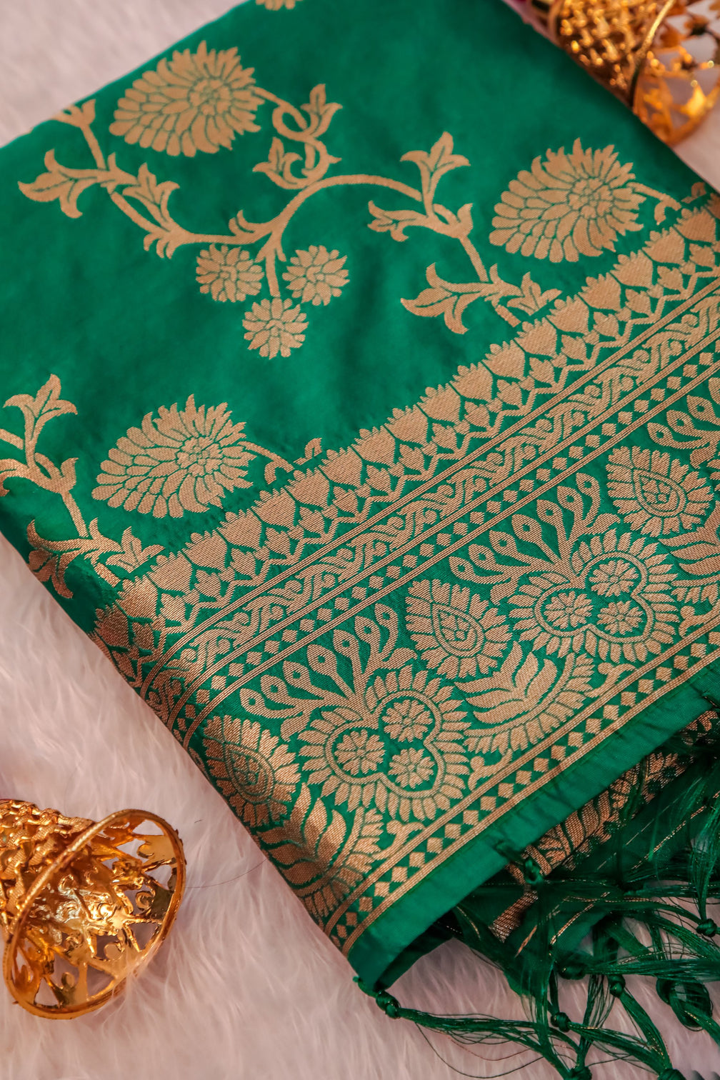 DEVANGI Fashion Women's Floral Silk Blend Patola Woven Dupatta