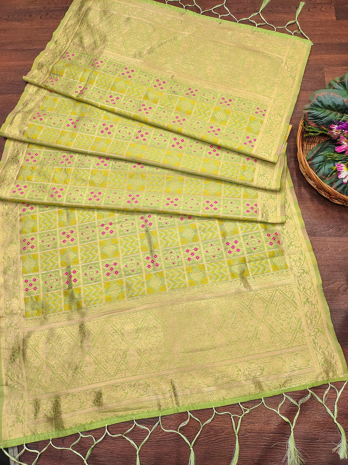 DEVANGI Fashion Women's Floral Silk Blend Patola Woven Dupatta