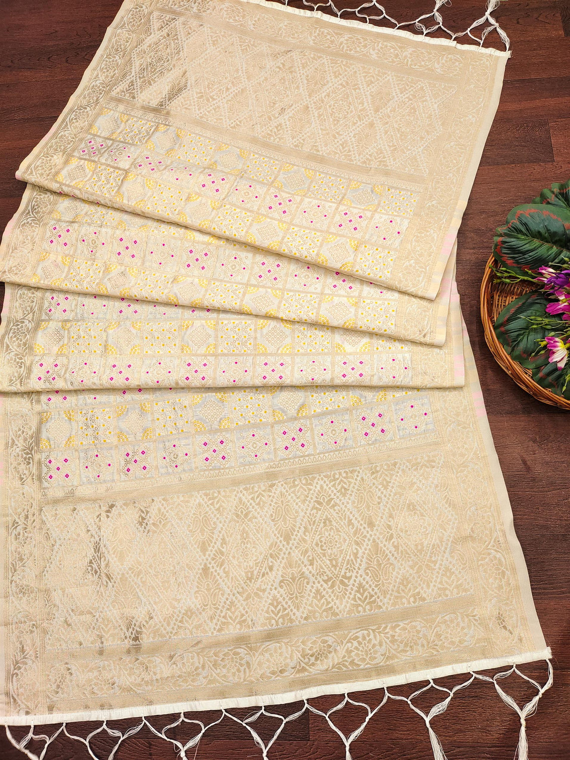 DEVANGI Fashion Women's Floral Silk Blend Patola Woven Dupatta