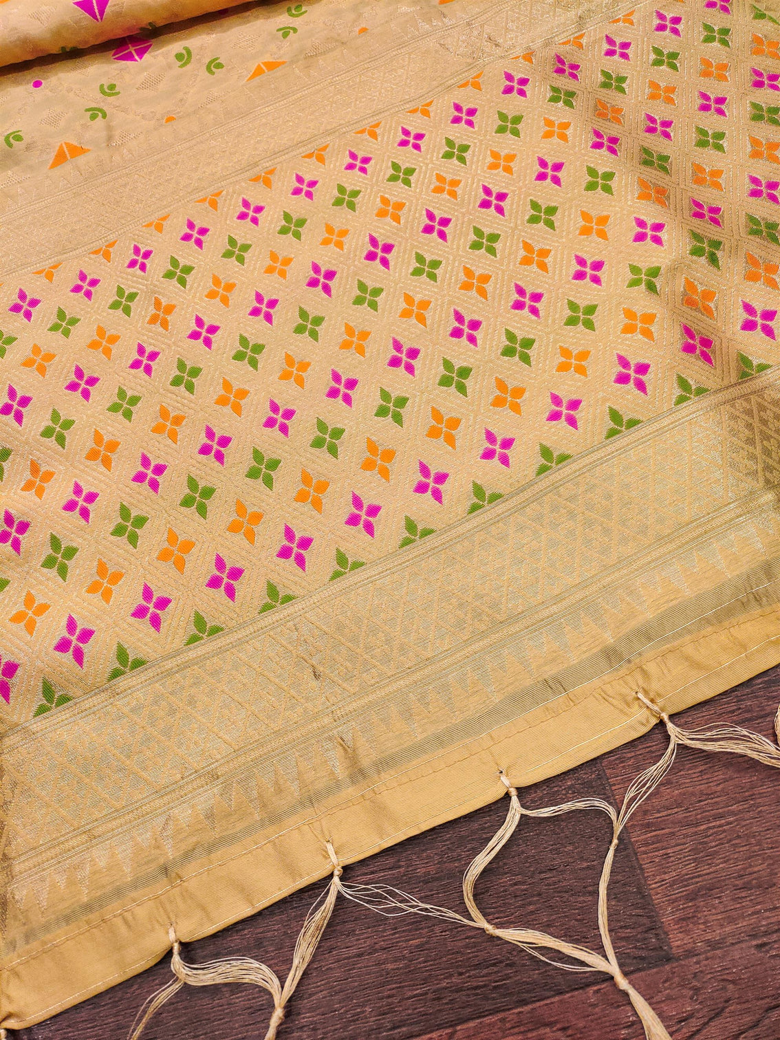 DEVANGI Fashion Women's Floral Silk Blend Patola Woven Dupatta
