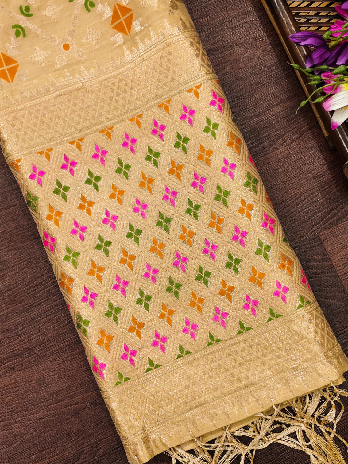 DEVANGI Fashion Women's Floral Silk Blend Patola Woven Dupatta