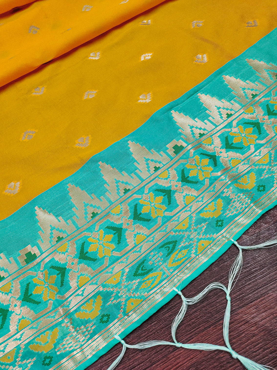 DEVANGI Fashion Women's Floral Silk Blend Patola Woven Dupatta