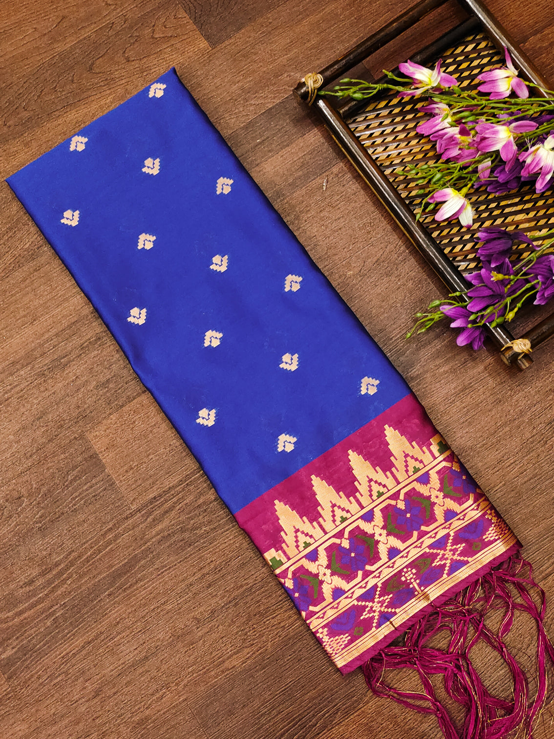 DEVANGI Fashion Women's Floral Silk Blend Patola Woven Dupatta