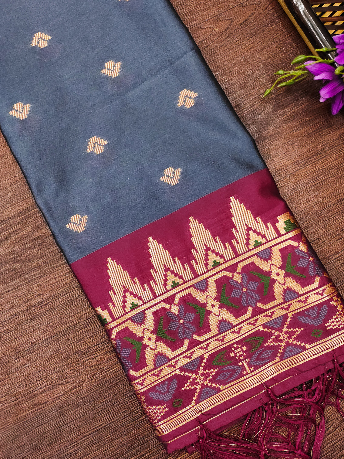 DEVANGI Fashion Women's Floral Silk Blend Patola Woven Dupatta