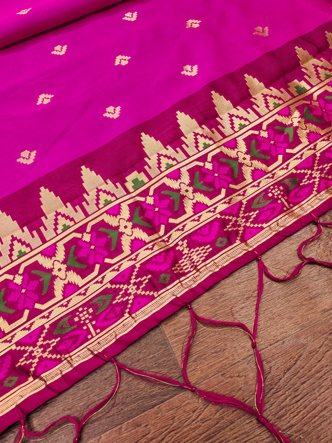 DEVANGI Fashion Women's Floral Silk Blend Patola Woven Dupatta
