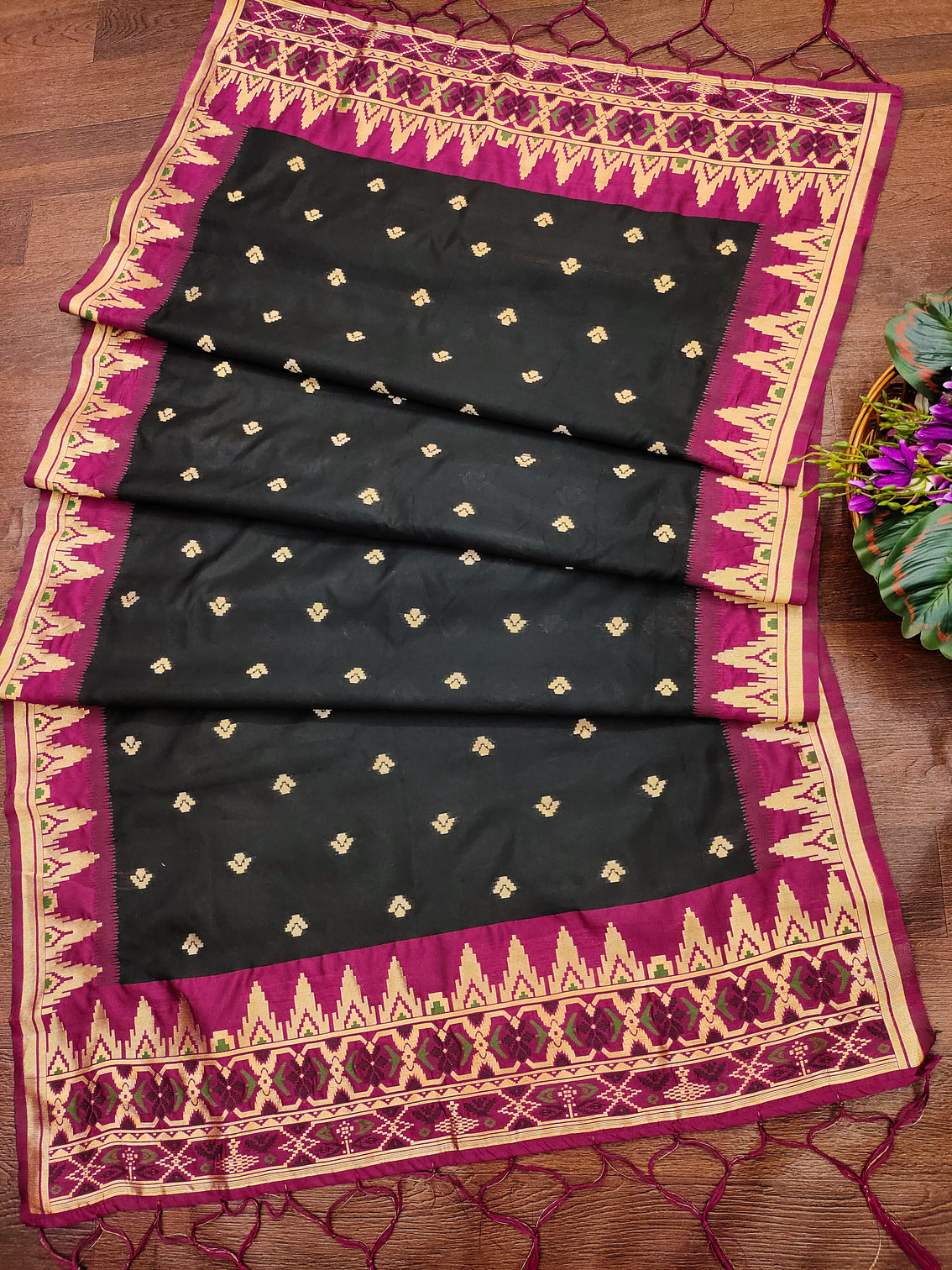 DEVANGI Fashion Women's Floral Silk Blend Patola Woven Dupatta