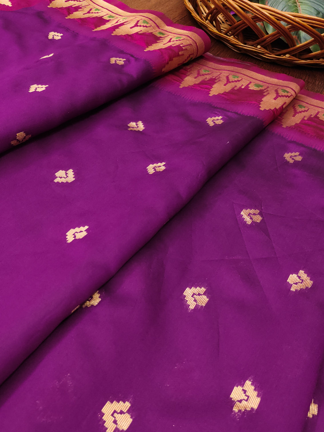 DEVANGI Fashion Women's Floral Silk Blend Patola Woven Dupatta
