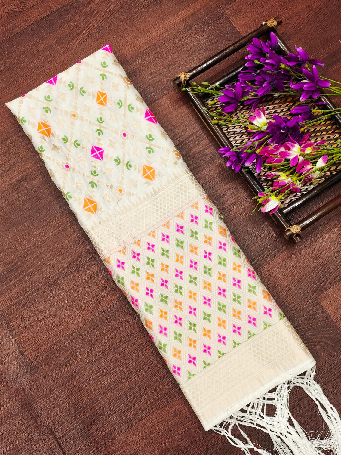 DEVANGI Fashion Women's Floral Silk Blend Patola Woven Dupatta