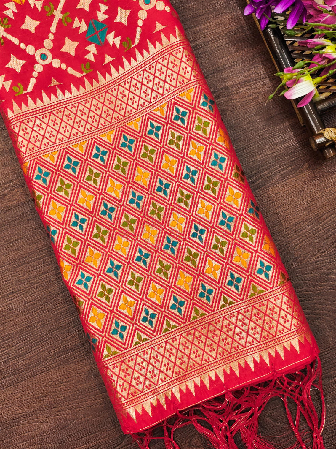 DEVANGI Fashion Women's Floral Silk Blend Patola Woven Dupatta