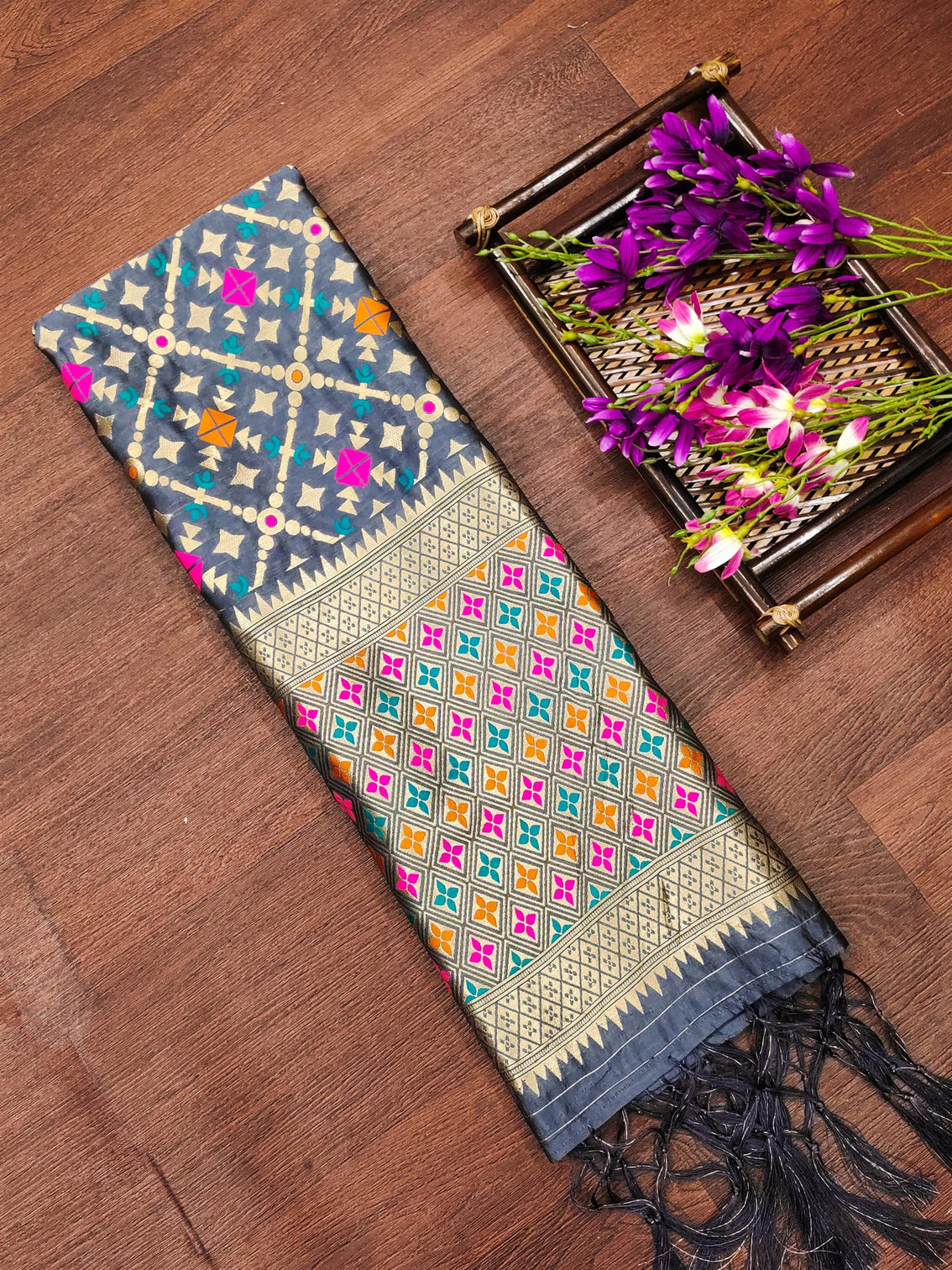 DEVANGI Fashion Women's Floral Silk Blend Patola Woven Dupatta