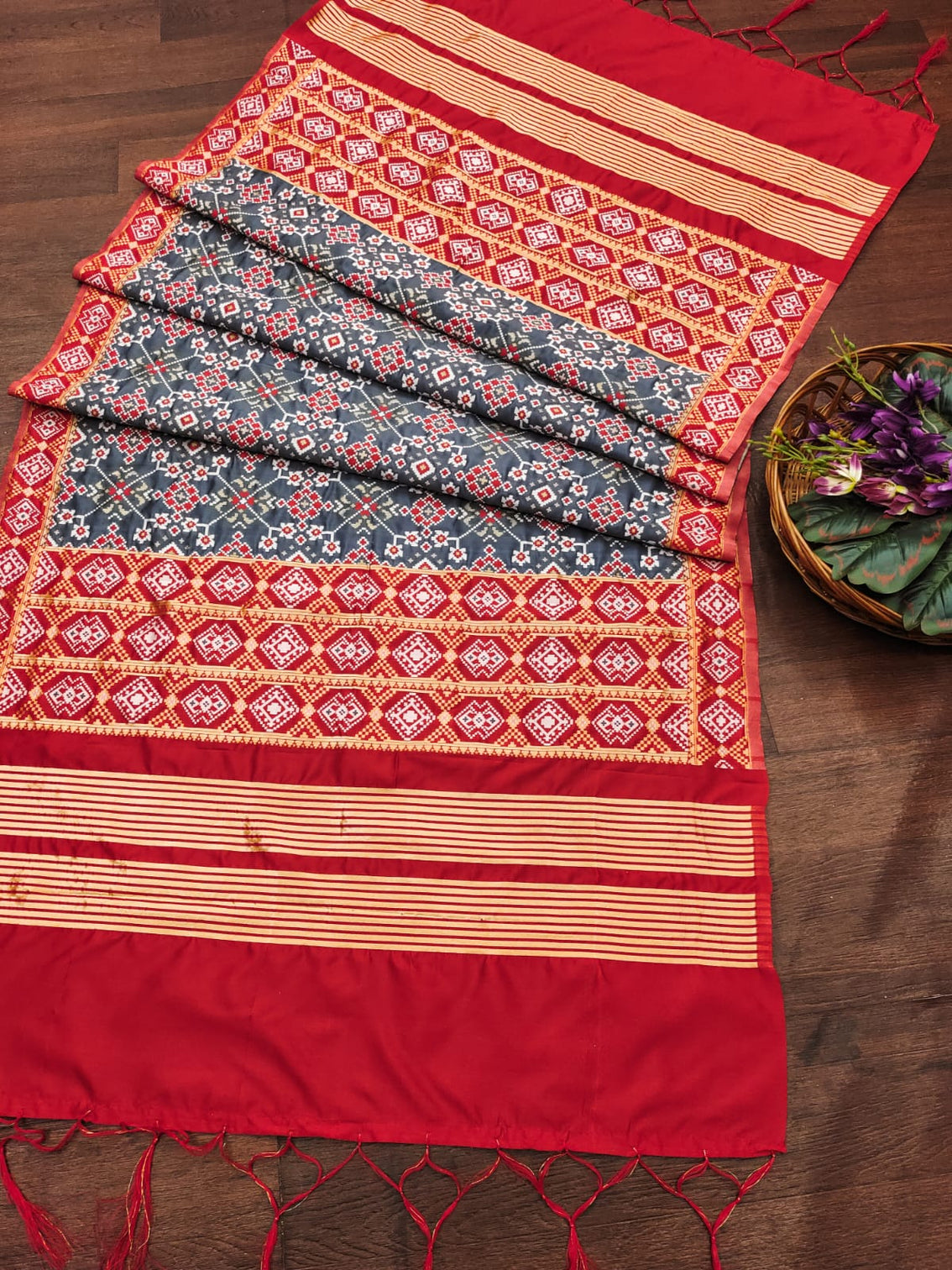 DEVANGI Fashion Women's Floral Silk Blend Patola Woven Dupatta