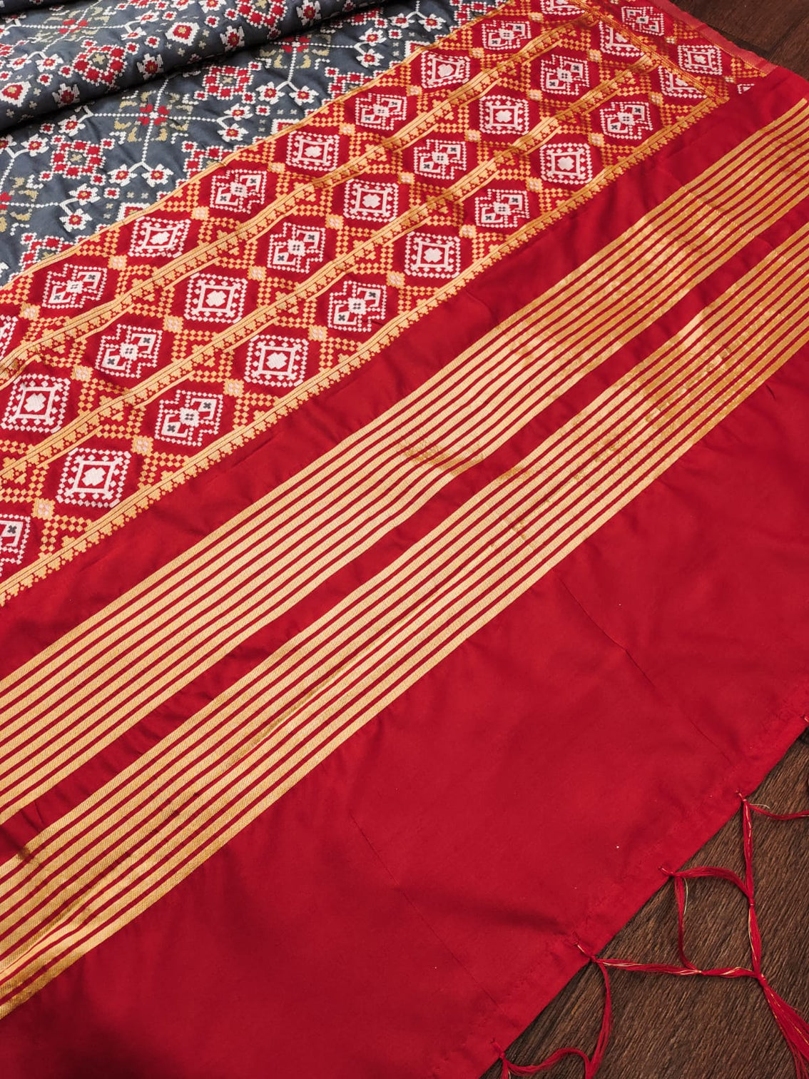 DEVANGI Fashion Women's Floral Silk Blend Patola Woven Dupatta