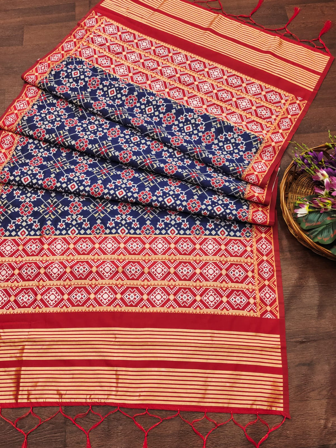DEVANGI Fashion Women's Floral Silk Blend Patola Woven Dupatta