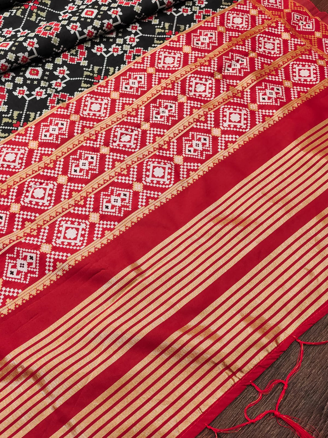 DEVANGI Fashion Women's Floral Silk Blend Patola Woven Dupatta